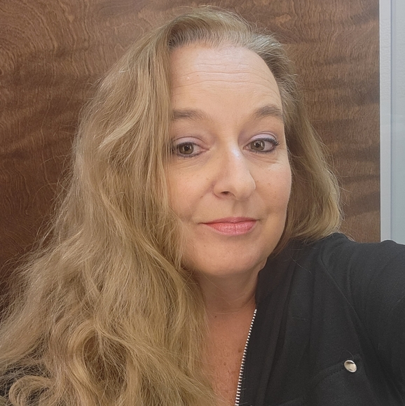 Meet your Posher, Angela - Picture 2 of 3